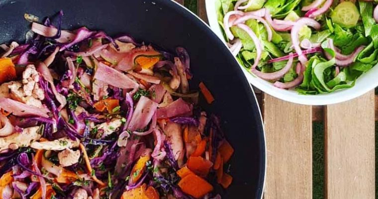 Stir-fry cu piept de pui și legume colorate